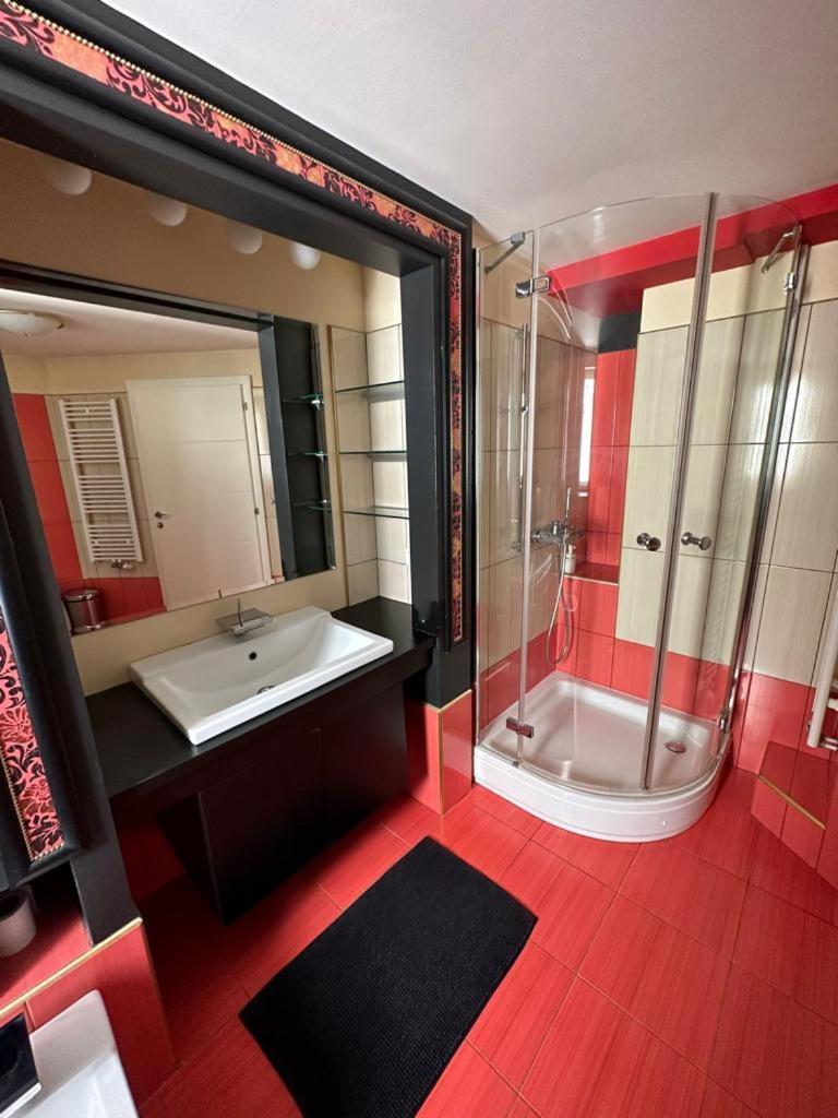 Jacuzzi Apartment - Center Загреб Экстерьер фото