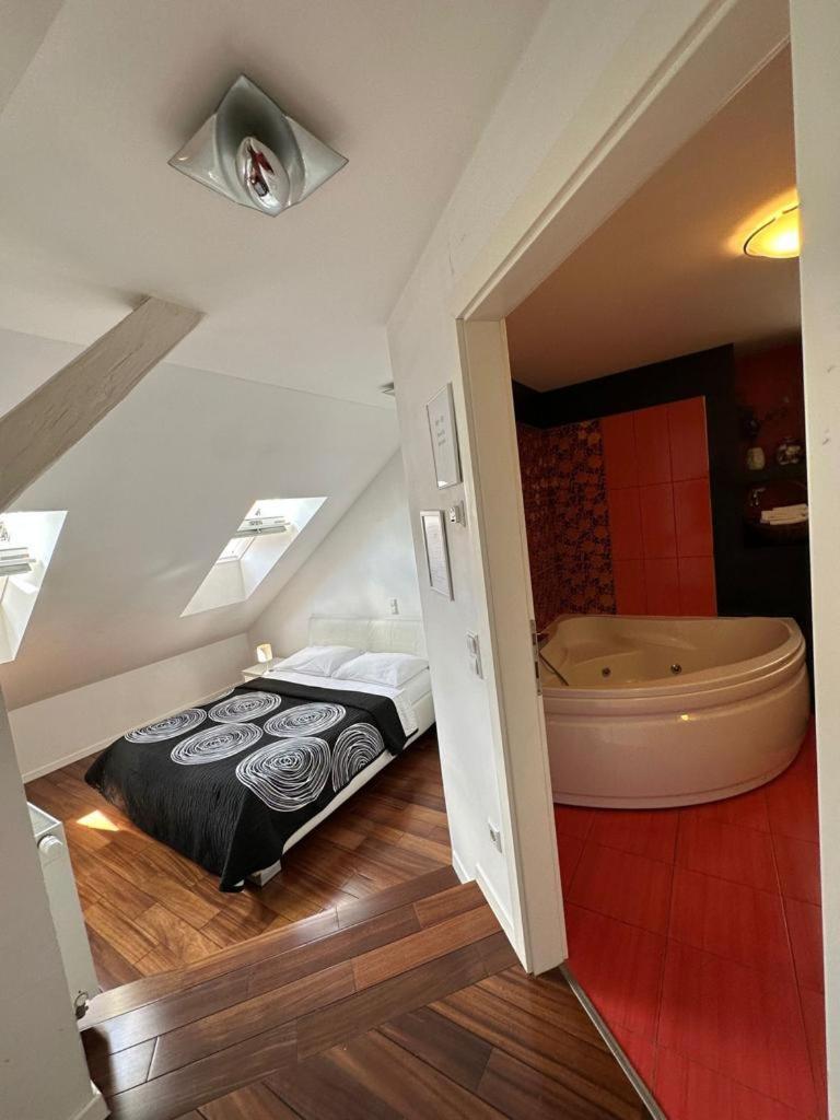 Jacuzzi Apartment - Center Загреб Экстерьер фото
